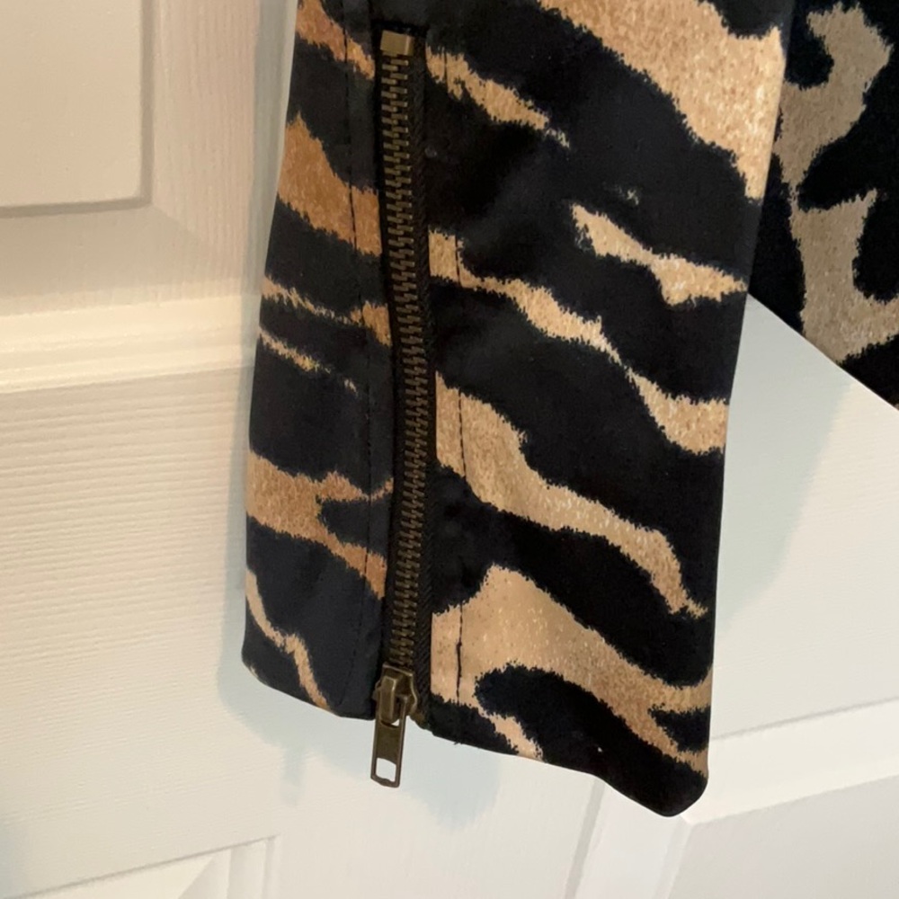 Muse Boston Proper Black Tan Animal Tiger Print Moto Jacket Women Size 12 - Picture 6 of 8